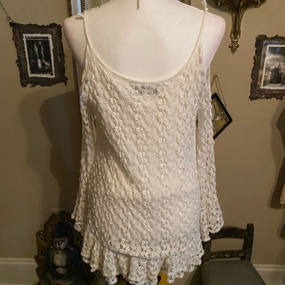 Cold shoulder top - Picture 3 of 6